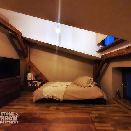 A Stone'S Throw Apartment คราคูฟ ภายนอก รูปภาพ