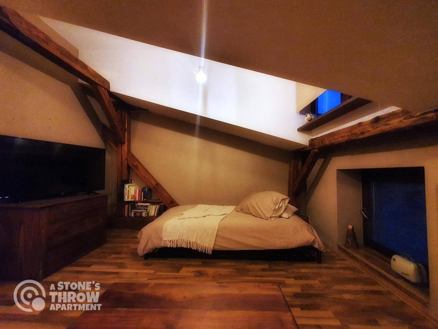 A Stone'S Throw Apartment คราคูฟ ภายนอก รูปภาพ