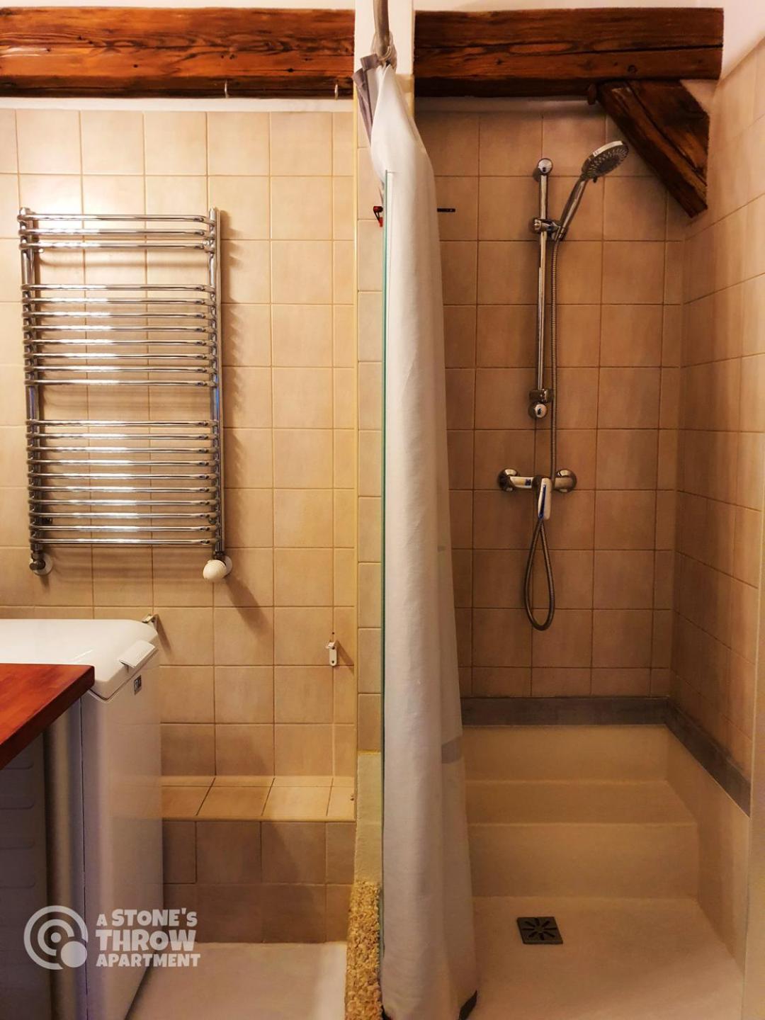 A Stone'S Throw Apartment คราคูฟ ภายนอก รูปภาพ