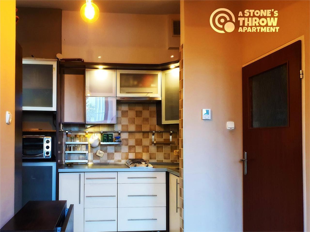 A Stone'S Throw Apartment คราคูฟ ภายนอก รูปภาพ